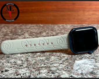 Lotus Uhrenarmband, Uhrenarmband mit Gravur, Apple Watch, Uhrenarmband, Blumen, Silikonband, Apple Watch Band 38/40mm,42/44mm, Series 1-8