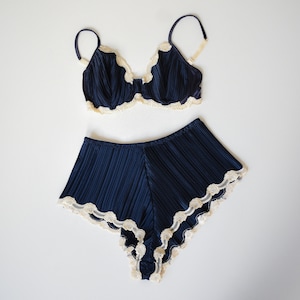 Vintage La Perla navy blue pleated lace brief and bra set rare and beautiful