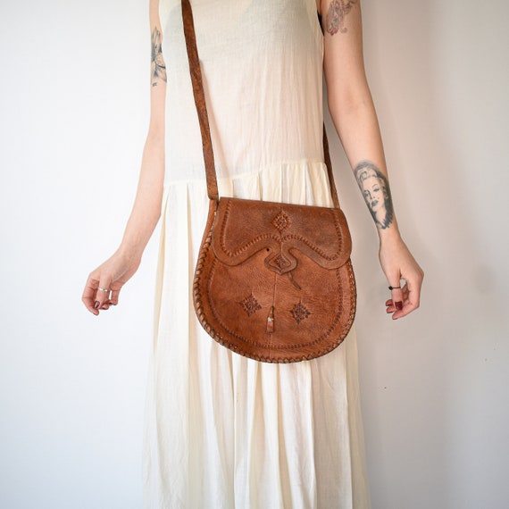 true late 60s hippie leather bag / round leather … - image 1