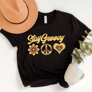 Camisa retrô Stray Groovy dos anos 70 - Camiseta gráfica Groovy - Camisa retrô vintage dos anos 70 - Camiseta com flor de coração com sinal de paz - Camisa descolada dos anos 70 - Colorida