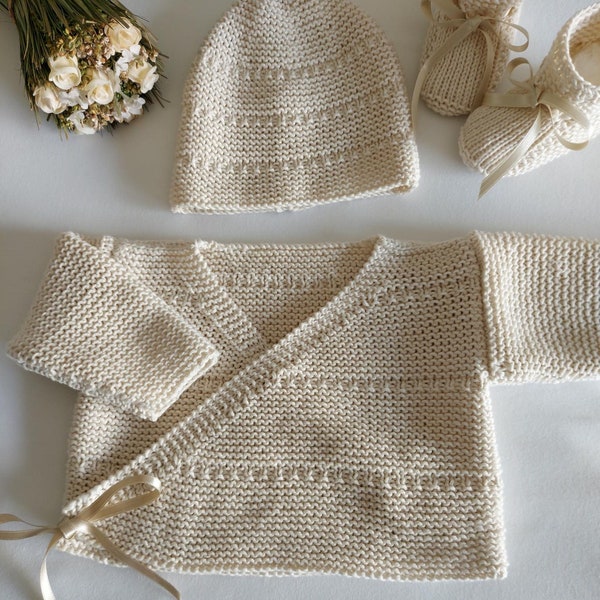 Brassière croisée, bonnet et chaussons taille naissance 100% coton bio