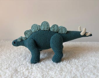 Estegosaurio - patrón de crochet