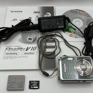 【美品】FUJIFILM FinePix V10 付属品多数 美品】FUJIFILM FinePix V10 付属品多数 美品】FUJIFILM FinePix V10