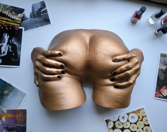 Zeitgenössische Lifecast Weibliche Hüfte Skulptur - Original 3D Acryl Wandkunst für Wohnkultur mit Bronze Effekt