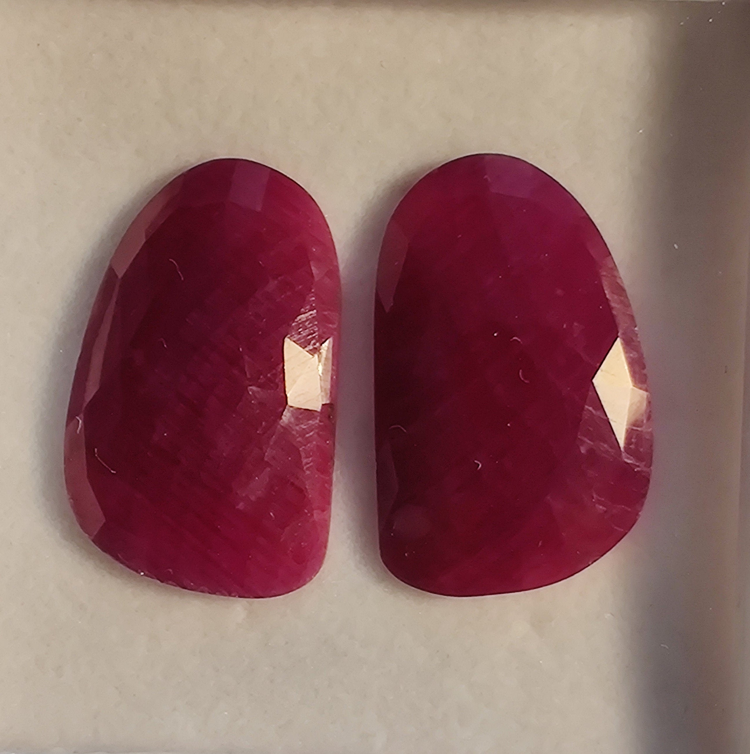 Rubin Fancy Paar Rosenschliff 25,70 oder 36,30 Karat Facettiertes