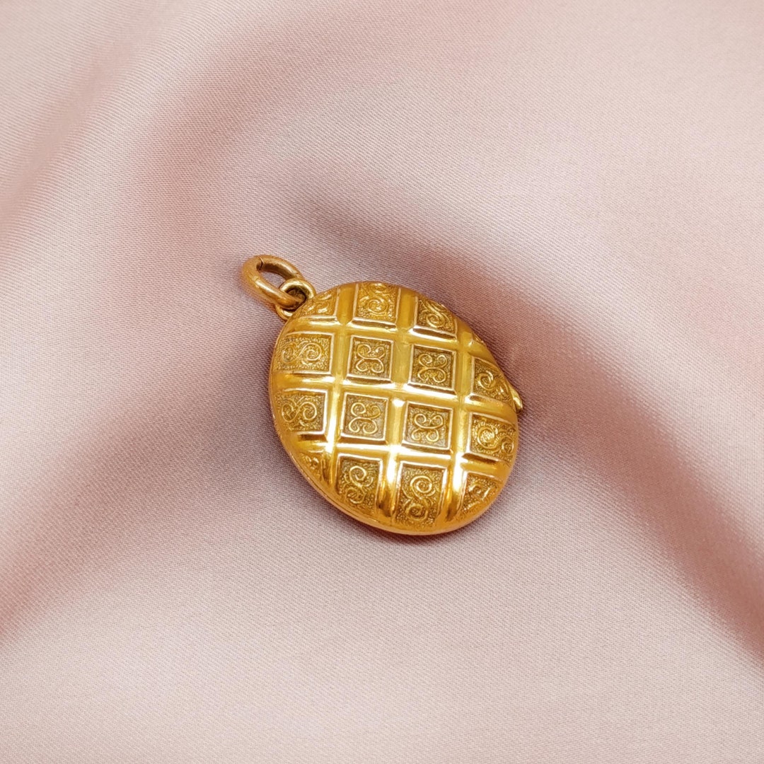 Stunning French Victorian Pineapple Pattern Double Photo Locket Shiny ...