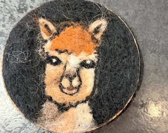 Needle Felted Alpaca Coaster,  Handmade Alpaca Fiber Art, Farmhouse Drink Coaster, Alpaca Lover Gift, Farm Animal Decor