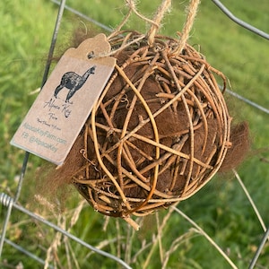 Nido de colibrí de vid Globe, bolas para anidar, fibra de alpaca cruda, regalo para amantes de la naturaleza, regalo para mamá, regalo para papá, regalo para pájaros