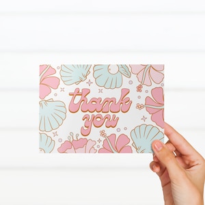 Tarjetas de notas de agradecimiento de conchas de primavera para revendedores y pequeñas empresas, diseño moderno de moda, conchas de mar pastel en blanco, primavera, verano