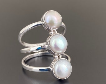 Natürliche Perlenring Drei runde Perle breit Band Verlobungsring, Solid 925 Sterling Silber Handgemachte Frauen Ring, Boho Statement Frauen Geschenk