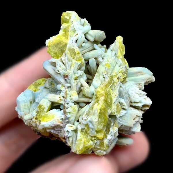 Plumbogummite a. Pyromorphite | Yangshuo, Guilin, Guangxi