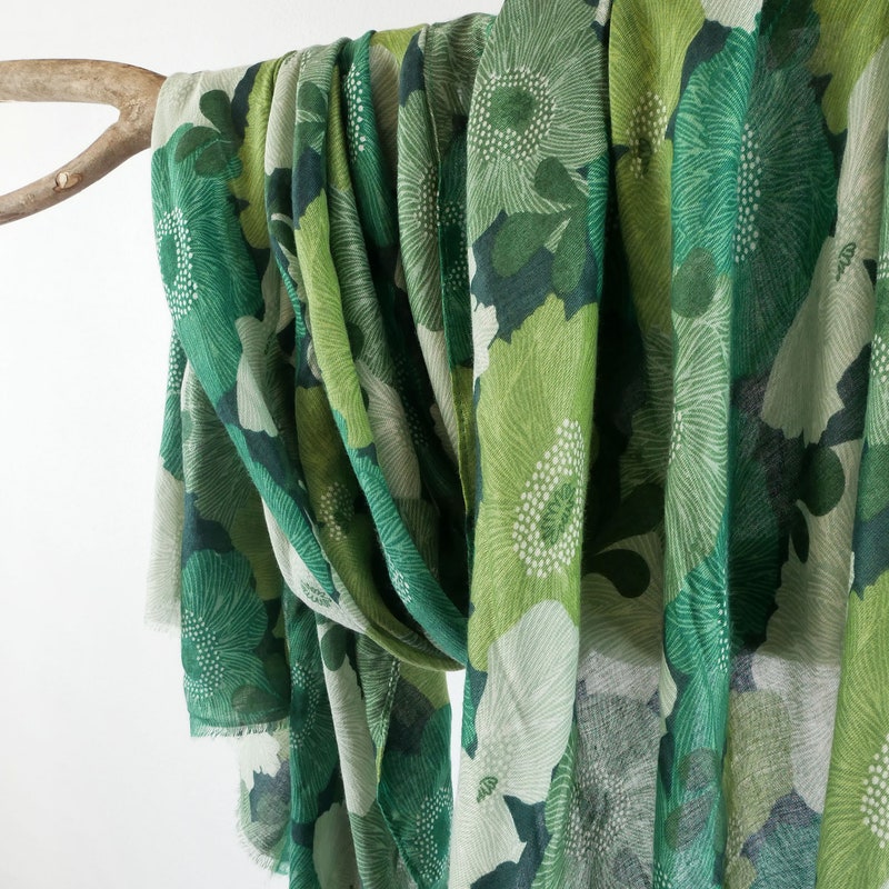 Woolen shawl / scarf with flowers “Dream”/ green main image 1
