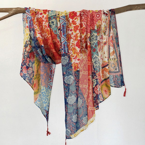 Écharpe en voile doux imprimé floral tribal, châle bohème léger et coloré avec glands