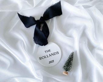 Adorno navideño acrílico con el apellido, adorno con el apellido, adorno familiar, idea de regalo de Navidad, ideas de regalos de Navidad con el apellido, apellido