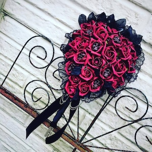 Skull bridal bouquet, flat pagaent bride flowers, alternative wedding, gothic wedding, skull wedding, alt bride, themed wedding