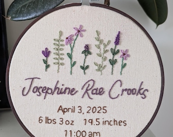 Letrero bordado a mano con datos de nacimiento, regalo personalizado para bebé, decoración para la habitación del bebé, bordado floral.