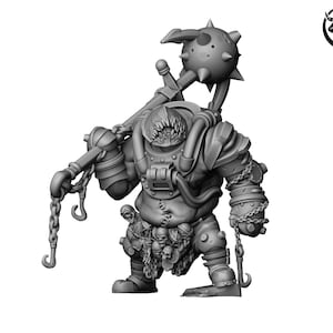Könnte beinhalten: Graue, 3D-gedruckte Miniatur einer stark gepanzerten, grotesken Figur. Die Figur trägt einen stacheligen Streitkolben über der Schulter und ist mit Ketten, Schädeln und mechanischen Komponenten verziert. Die Miniatur ist für Tabletop-Spiele oder Sammler gedacht.