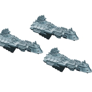 Könnte beinhalten: Drei graue, futuristische Raumschiffmodelle. Jedes Schiff hat ein detailliertes Design mit mehreren Türmen, einem zentralen Turm und einer stromlinienförmigen Front. Die Schiffe sind in verschiedenen Winkeln vor einem weißen Hintergrund angeordnet.