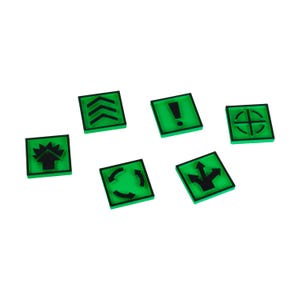 Könnte beinhalten: Sechs grüne quadratische Kacheln mit schwarzen Symbolen, darunter Pfeile, ein Ausrufezeichen und ein Fadenkreuz. Die Kacheln haben einen schwarzen Rand und sind auf weißem Hintergrund angeordnet.