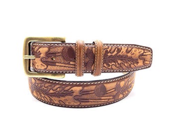 Leren riem met eikenbladpatroon - cottagecore-stijl