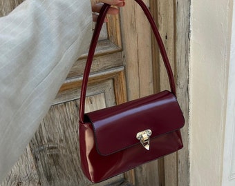 Baguette Bag with Buckle, Vegan Leather Baguette Bag for Women, Stylish Shoulder Bags, Burgundy bag