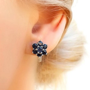 Pendientes de zafiro azul de piedras preciosas naturales, Pendientes de botón de plata con flores, Natural, Forma de corte redondo, Regalo de aniversario para ella, Pendientes bonitos