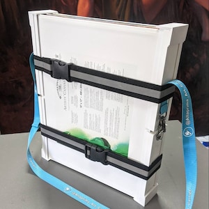 Allaprima Art Big Panel Carrier®. Safely transport your wet paintings. Light-weight & adjustable to different sizes. Ideal for Plein-Air.