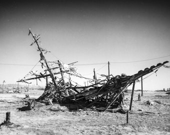 Shipwreck Salton Sea, Black and White Photo of a Shipwreck, Black and White Shipwreck Photo, Abandoned Boat Salton Sea, Abandoned Ship CA