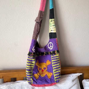 Sac cabas bohème patchwork à motif de crânes, sac cabas multicolore avec symboles de paix