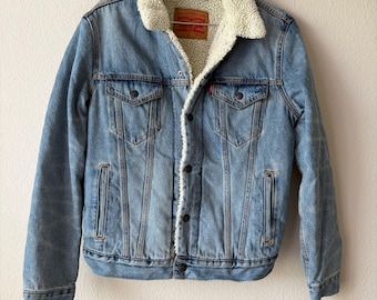 Chaqueta vaquera Levi’s, chaqueta vaquera, chaqueta con forro de sherpa, chaqueta con forro de piel
