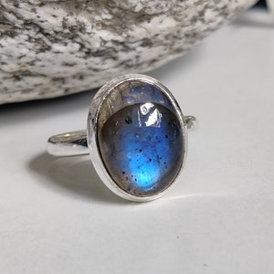 Bague pierre labradorite, bague en argent sterling 925, bague avec pierres précieuses, bague femme, bague fleur, cadeau pour elle, cadeau d'anniversaire, bague faite main