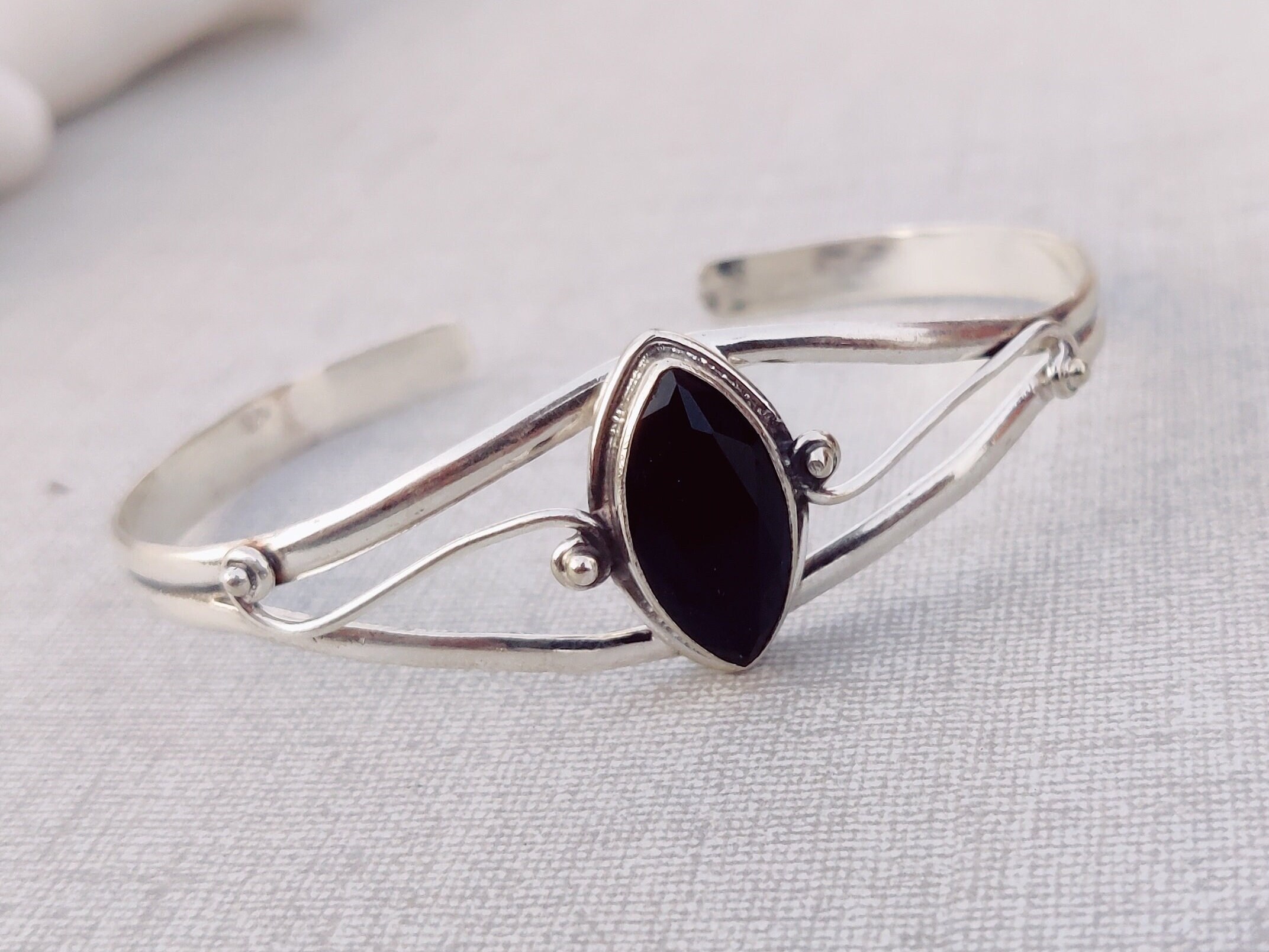 ブレスレット [COLN] pieces silver onyx bracelet Sterling Silver Bracelet - Black Onyx Stone Bracelet