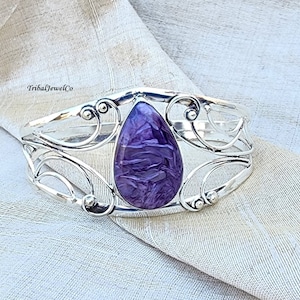 Bracciale Charoite viola come regalo, bracciale in argento 925, bracciale rigido, bracciale regolabile, bracciale in stile russo, bracciale da donna, pietra preziosa a goccia