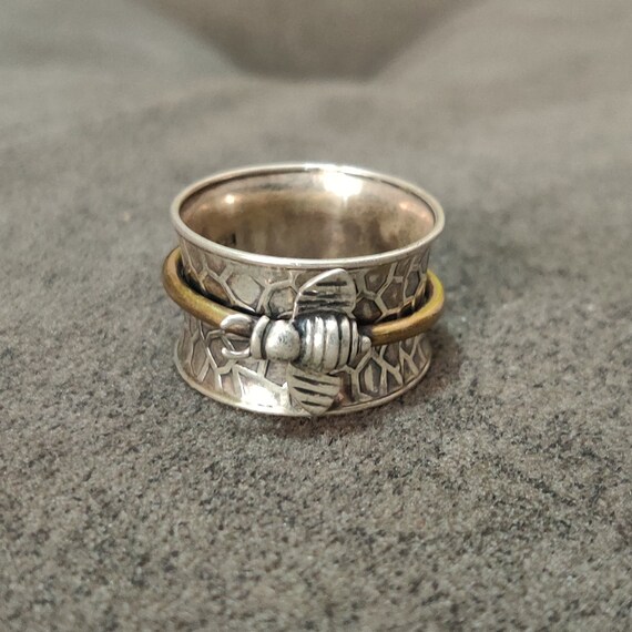 Bee spinner ring deals