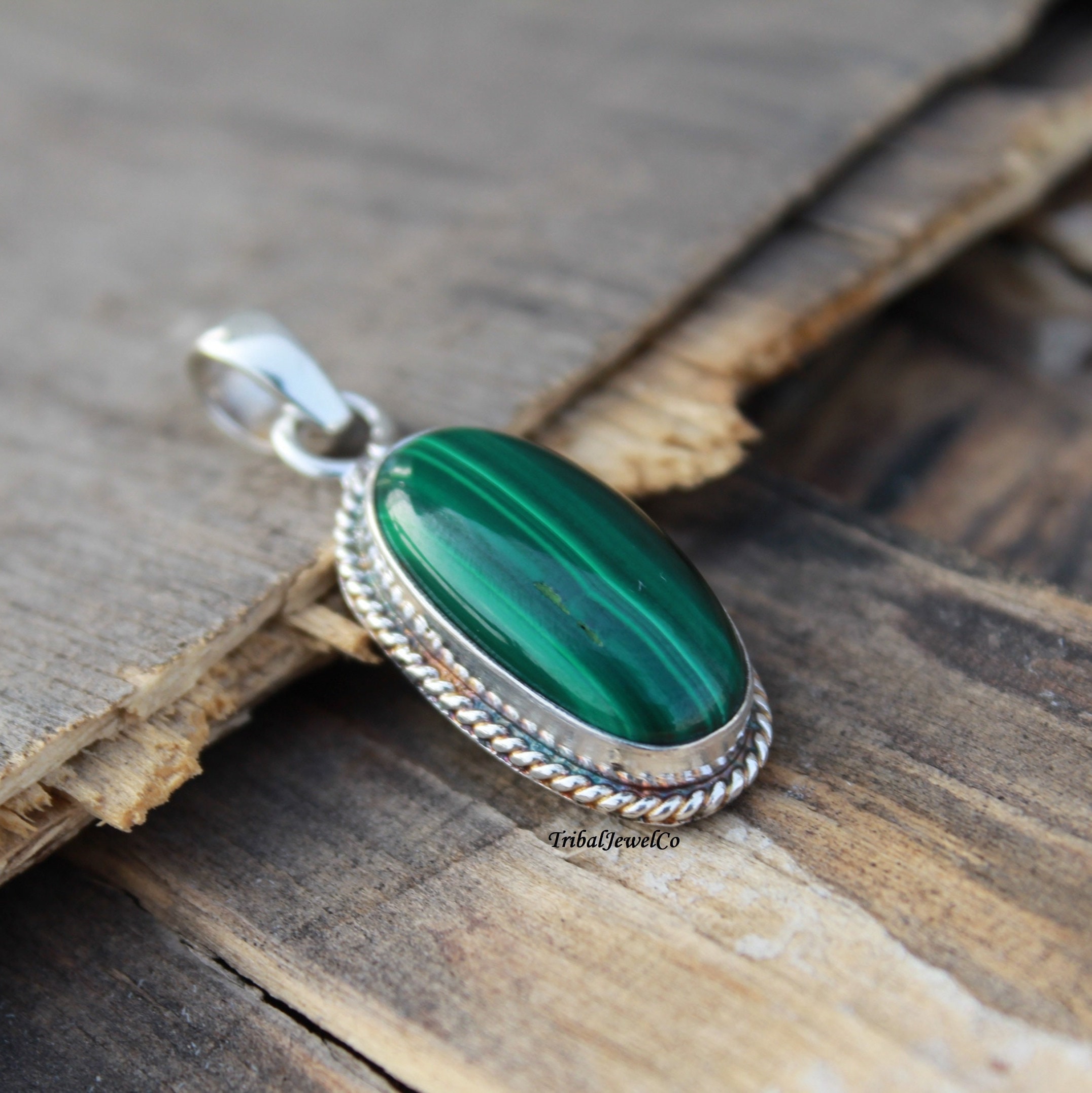 マラカイト 特大 オーバル型ペンダント シルバー925 マラカイト 特大 オーバル型ペンダント シルバー925 - メルカリ