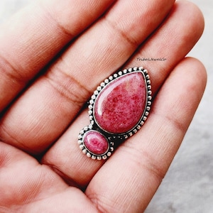 Anello con rodonite: pietra preziosa in argento sterling 925