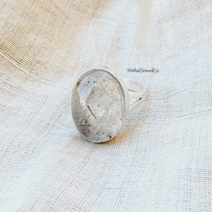 Handgefertigter goldener Rutilquarz Ring: Ovaler Cabochon Schmuck