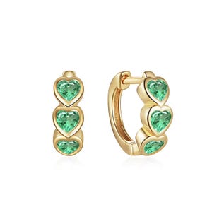 Herzform natürlicher Smaragd Hoops Ohrring, elegantes Design Drei Smaragd kleine Huggie Hoopohrring, 14k / 18k Massivgold Schmuck Smaragdohrring