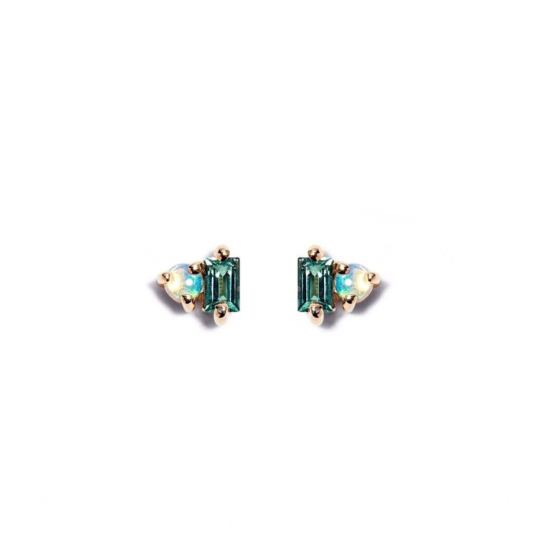Orecchini a bottone in opale blu, perno e schienali in argento sterling, orecchini a perno in opale blu dell'Oregon, orecchini con pietra portafortuna di ottobre - Italia