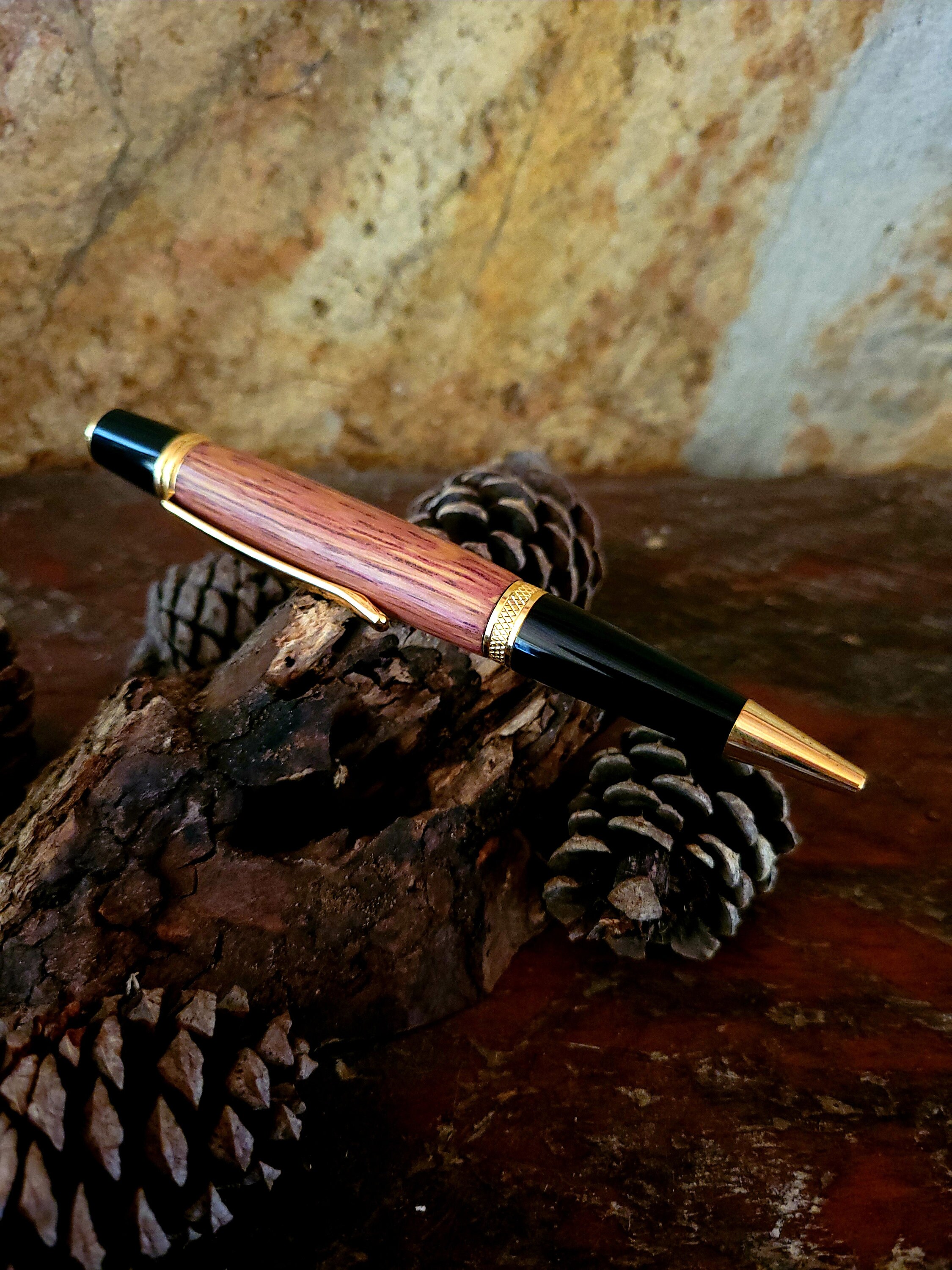 Handgefertigter Holzstift aus französischem Rotweinfass mit Etsy