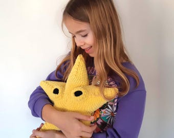 Crochet Weird Star Plush with Eyes: Stuffed Amigurumi Alien Cuddle Toy