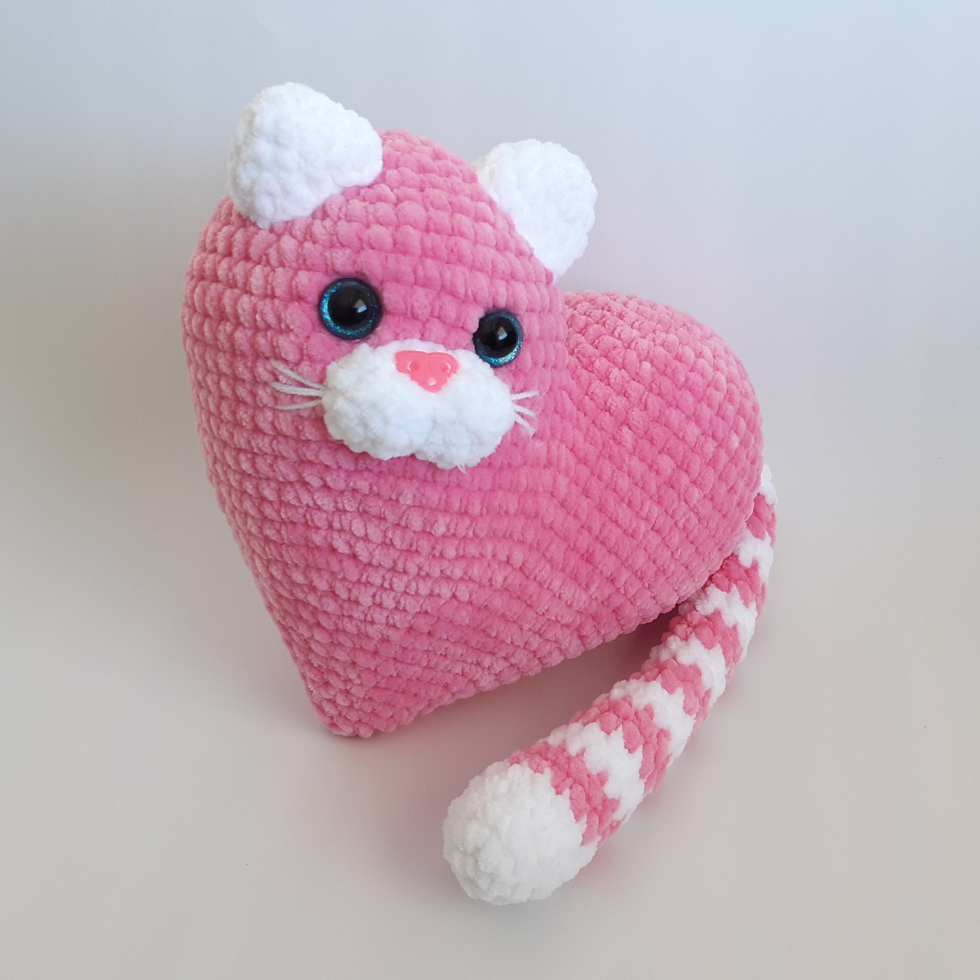 Petite peluche / doudou au crochet chat blanc et rose hello kitty :  accessoires-enfant par creadole