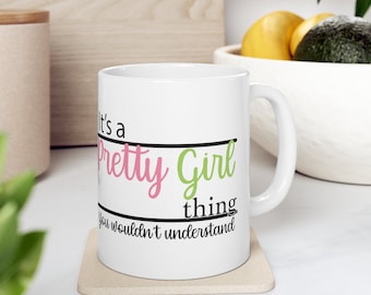 Es una taza de cerámica Pretty Girl Thing - 11oz, también conocida como taza, taza de café Pretty Girl, también conocida como regalos, regalos de hermandad de mujeres, regalos de hermandad de mujeres, también conocida como taza, rosa
