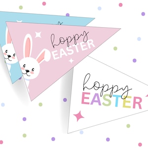 Puede incluir: Dos pancartas triangulares de color rosa y azul con el texto "Hoppy Easter" en ellas. La pancarta rosa tiene una ilustración de un conejo blanco. Las pancartas están sobre un fondo blanco con confeti de colores.