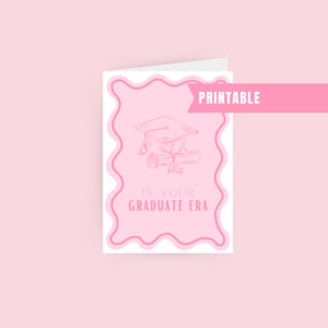 imprimable À l'époque de vos diplômés | Carte de remise des diplômes d'études secondaires ou universitaires à téléchargement immédiat pour filles | Carte Girly rose | Inspiré du Swift
