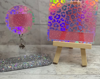 Set mit holografischer Abzeichenrolle und Badge Buddy. Rosa Abzeichenrollen-Set, individueller Badge Buddy und Abzeichenrolle