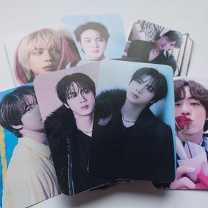 Carte photo Jin avec pochette | Produits dérivés BTS | Carte photo Kpop