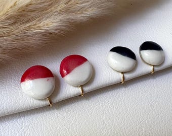 Ohrclips aus Ton weiß mit blau oder weiß mit rot, Ohrringe für ohne Ohrringe-Loch, elegant und handgefertigt #163