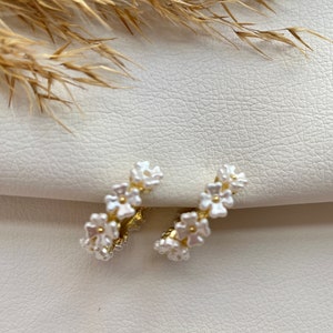 Ohrclips gold und weiß mit Blumen, Ohrringe für ohne Ohrringe-Loch, elegant undgefertigt, schlicht fashion 94 image 2