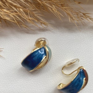 Ohrclips blau aus Kunststoff und Metal, Ohrringe für ohne Ohrringe-Loch, elegant und handgefertigt, handmade, simple fashion 32 image 6